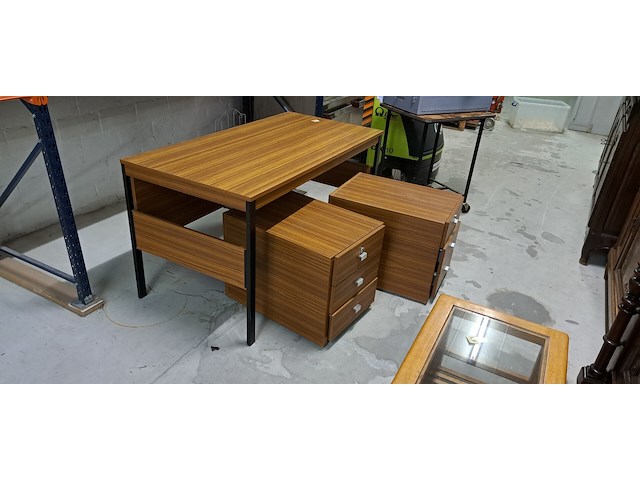 70's vintage bureau met verrijdbare ladeblokken - afbeelding 2 van  2