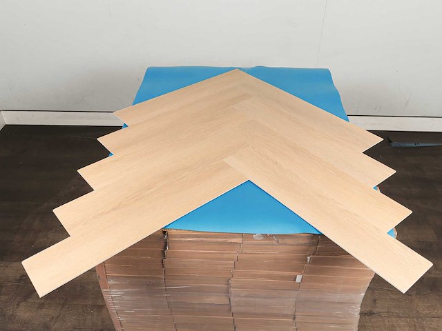 72 m2 pvc spc click vinyl visgraat met xps onderlaag - 750 x 150 x 4+1 mm - afbeelding 3 van  4