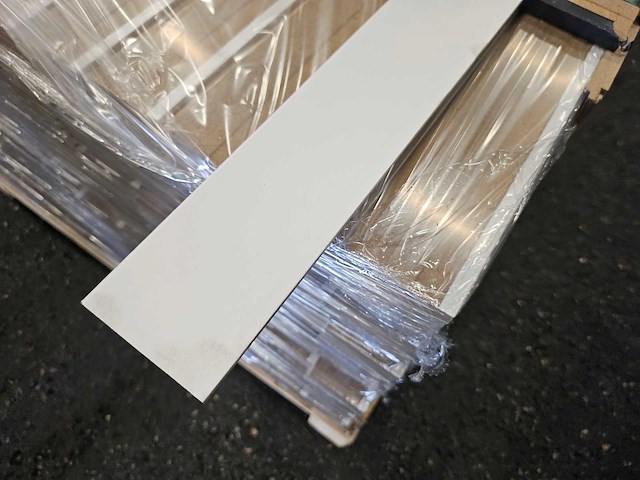 72 meter mdf luxe muur plinten 2400 x 58 x 12 mm - afbeelding 1 van  1