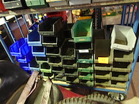 73 stapelbare magazijnbakken