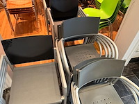 73x diverse stapelbare stoel - afbeelding 2 van  7