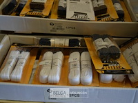 ±73x2st div. schoenveters + opbergdoos - afbeelding 1 van  4