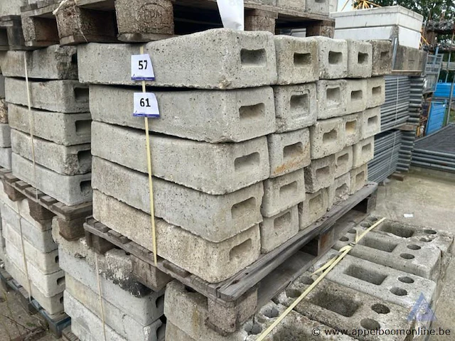 75 betonblokken - afbeelding 1 van  2