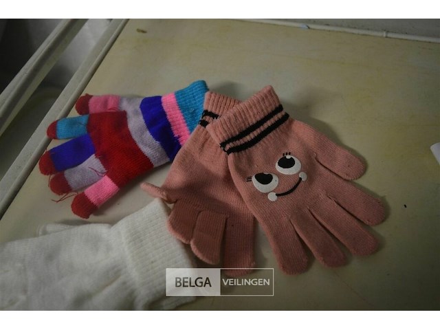 ±75 diverse soorten handschoenen - afbeelding 2 van  6