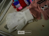 ±75 diverse soorten handschoenen - afbeelding 3 van  6