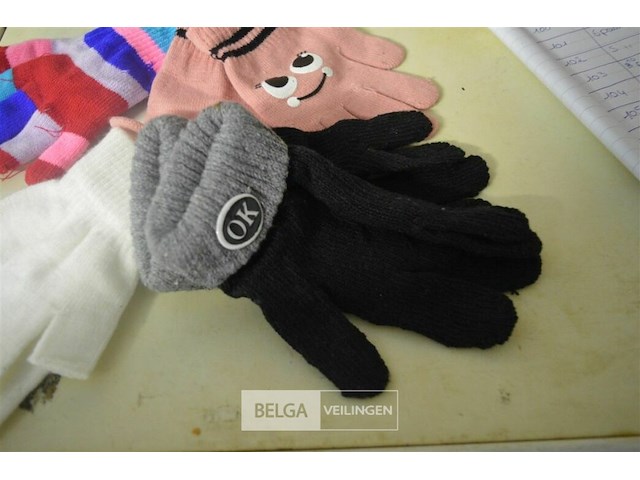 ±75 diverse soorten handschoenen - afbeelding 4 van  6