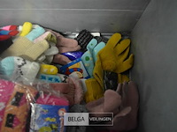 ±75 diverse soorten handschoenen - afbeelding 6 van  6