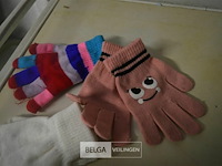 ±75 diverse soorten handschoenen - afbeelding 2 van  6