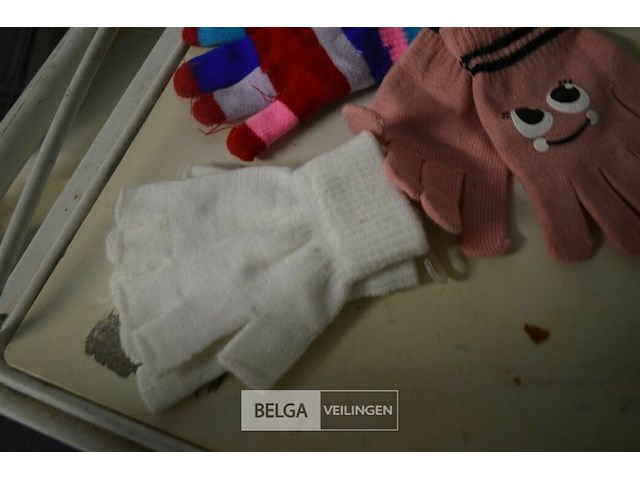 ±75 diverse soorten handschoenen - afbeelding 3 van  6