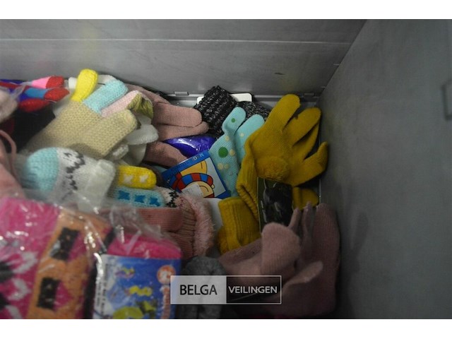 ±75 diverse soorten handschoenen - afbeelding 6 van  6