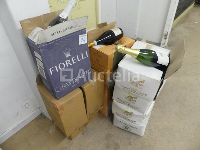 75 flessen wijn en mousserende wijn - afbeelding 1 van  10