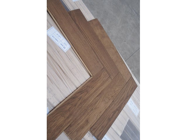 76,05 m² massief eiken visgraat 20mm clay oil - afbeelding 1 van  7
