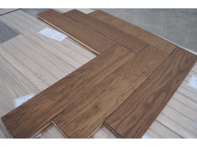 76,05 m² massief eiken visgraat 20mm clay oil - afbeelding 1 van  6