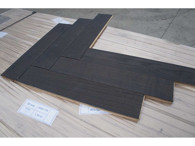 76,05 m² massief eiken visgraat 20mm graphit oil - afbeelding 2 van  5
