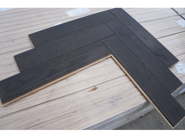 76,05 m² massief eiken visgraat 20mm graphit oil - afbeelding 1 van  6