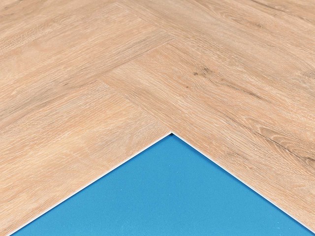 79 m2 pvc spc click vinyl visgraat met xps onderlaag - 600 x 150 x 4+1 mm - afbeelding 2 van  4