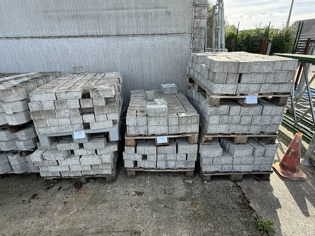 790 betonklinkers - afbeelding 1 van  2