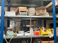 7m magazijnstelling inhoudende diverse elektronica - afbeelding 3 van  37