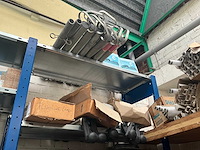 7m magazijnstelling inhoudende diverse elektronica - afbeelding 4 van  37