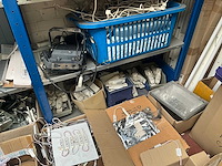 7m magazijnstelling inhoudende diverse elektronica - afbeelding 6 van  37