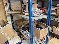 7m magazijnstelling inhoudende diverse elektronica - afbeelding 9 van  37