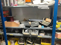 7m magazijnstelling inhoudende diverse elektronica - afbeelding 14 van  37