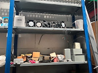 7m magazijnstelling inhoudende diverse elektronica - afbeelding 19 van  37