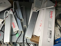 7m magazijnstelling inhoudende diverse elektronica - afbeelding 22 van  37