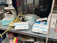 7m magazijnstelling inhoudende diverse elektronica - afbeelding 24 van  37