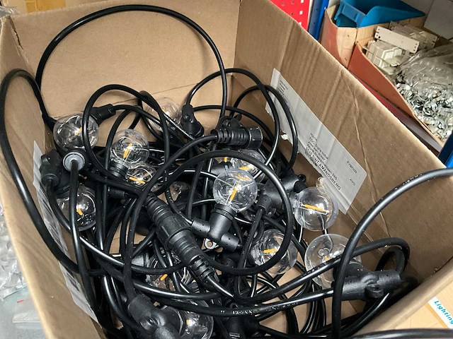 7m magazijnstelling inhoudende diverse elektronica - afbeelding 28 van  37