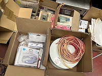 7m magazijnstelling inhoudende diverse elektronica - afbeelding 31 van  37
