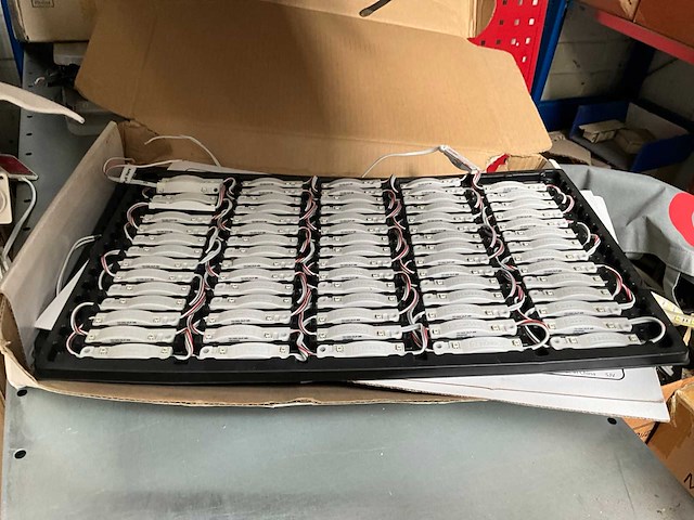 7m magazijnstelling inhoudende diverse elektronica - afbeelding 37 van  37