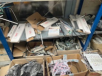 7m magazijnstelling inhoudende diverse elektronica - afbeelding 1 van  37