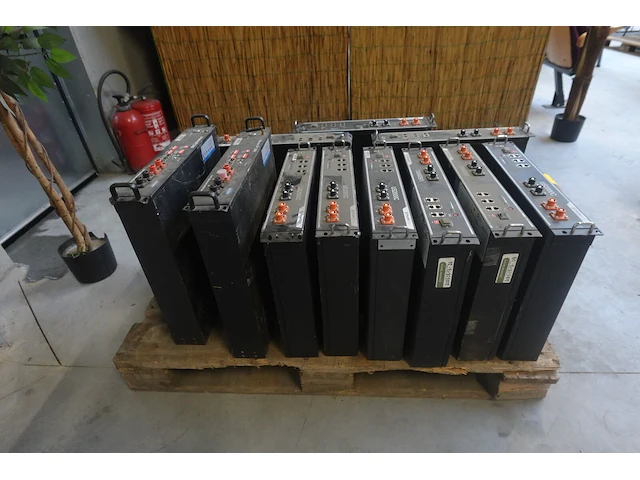 7x batterijmodule pylontech - afbeelding 1 van  4