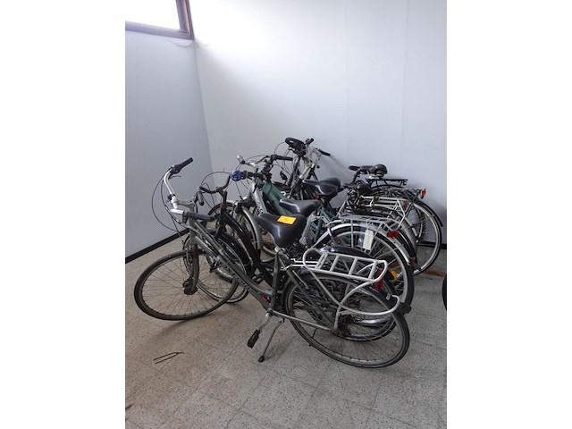 7x diverse damesfiets - afbeelding 1 van  8