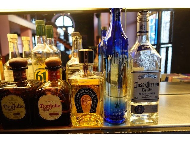 7x diverse flessen tequila - afbeelding 3 van  3