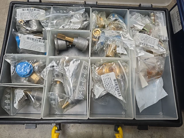 (7x) diverse sorteerkoffers nn - afbeelding 10 van  17