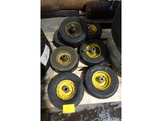 7x diverse stalen velg john deere - afbeelding 1 van  2