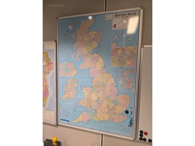 (7x) diverse wereldkaarten op whiteboard... - afbeelding 2 van  15