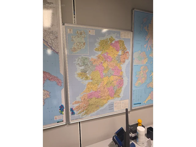 (7x) diverse wereldkaarten op whiteboard... - afbeelding 5 van  15