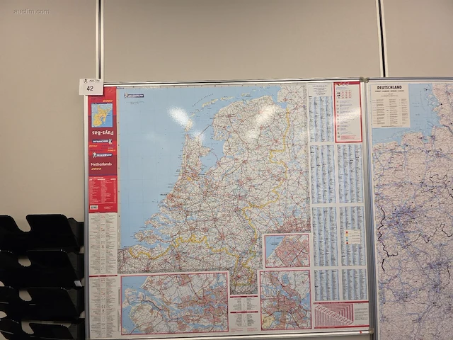 (7x) diverse wereldkaarten op whiteboard... - afbeelding 8 van  15