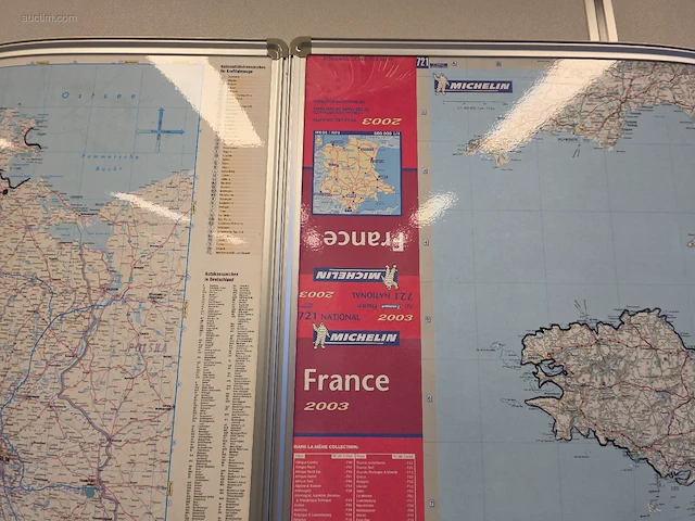 (7x) diverse wereldkaarten op whiteboard... - afbeelding 12 van  15