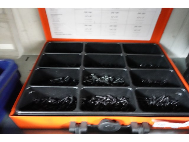 7x koffer met inhoud - afbeelding 6 van  9
