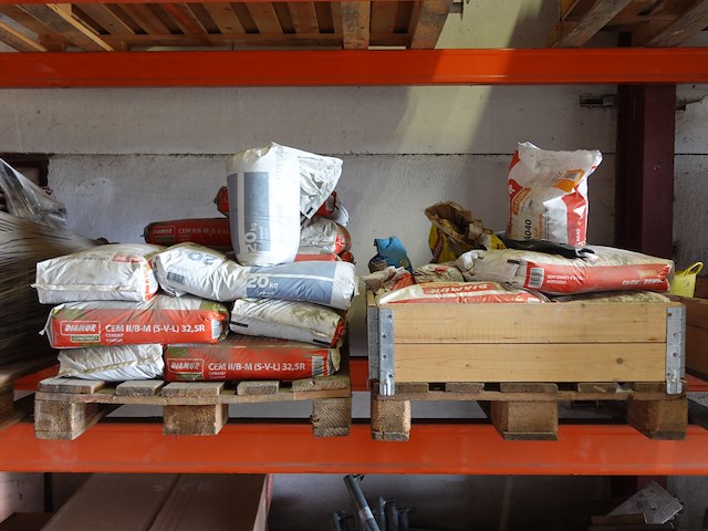 7x pallet diverse bouwstoffen - afbeelding 1 van  7
