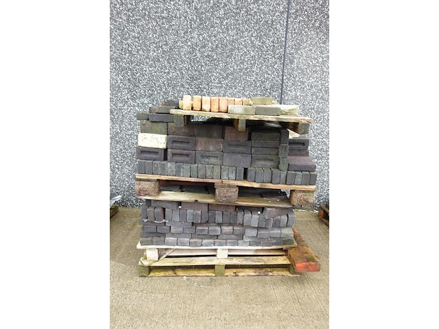 7x pallet rest bak/gevelstenen - afbeelding 1 van  7