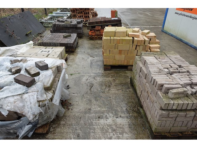 7x pallet rest gevelstenen - afbeelding 1 van  17
