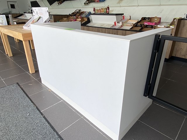 8 - presentatiemeubel - tussenwand - afbeelding 1 van  3