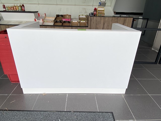 8 - presentatiemeubel - tussenwand - afbeelding 3 van  3