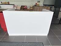 8 - presentatiemeubel - tussenwand - afbeelding 3 van  3