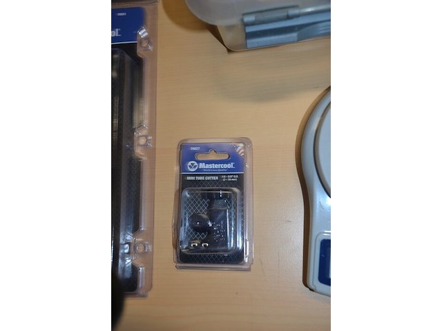8 afknijptangen mastercool nieuw, mini buizen snijder nieuw, 2 digitale weegschalen (b423) - afbeelding 5 van  7